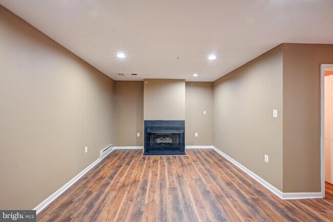 Building Photo - 4611 Kings Mill Way