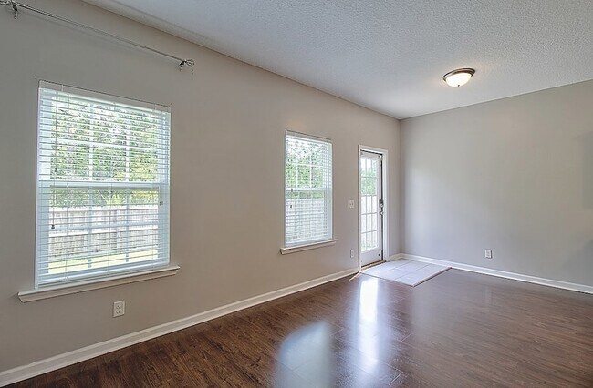 Building Photo - 1429 Evergreen Trl