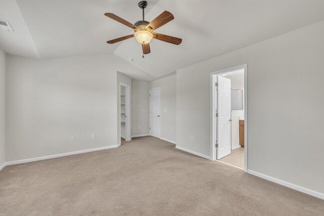 Building Photo - 3 Bedroom Townhome with 2 Car Garage in He...