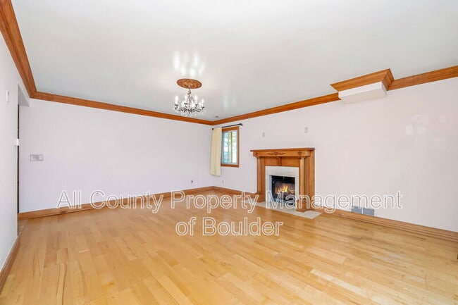 Building Photo - 600 Manhattan Dr