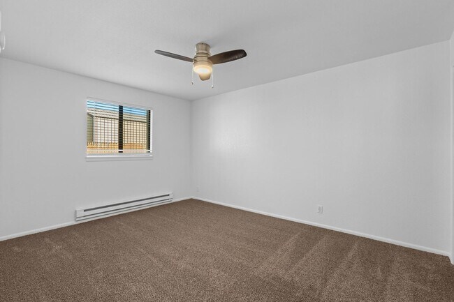 Building Photo - Fresh 2 Bed unit with giant yard, covered ...