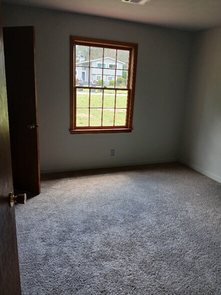 Building Photo - 1850 Brandy Dr SE