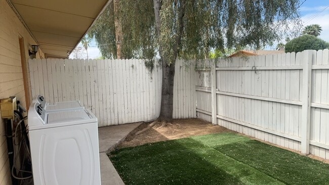 Building Photo - $1,250 For Lease-1 Bedroom-1 Bath Apt in Triplex With Private Yard-Washer & Dryer in Phoenix 85008 !