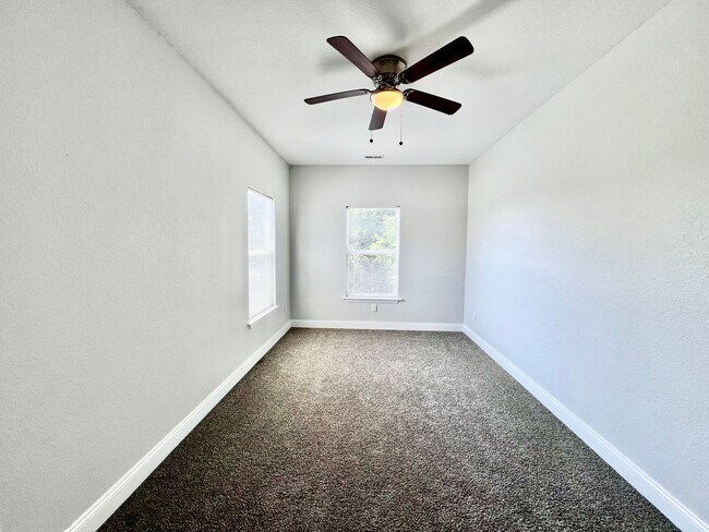 Building Photo - Gorgeous 4 bedroom 3 bath new construction...