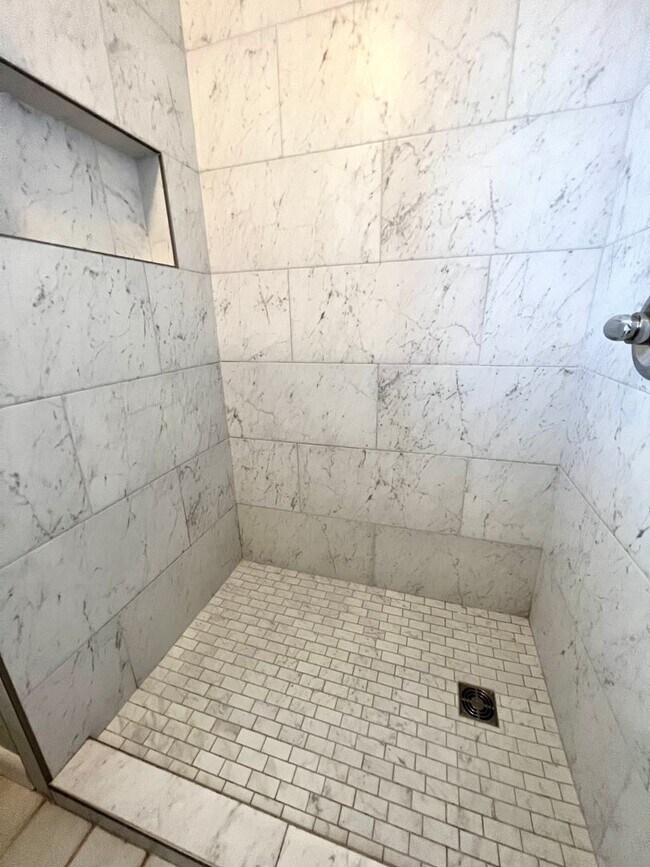 Building Photo - Charming home in Blue Pine Village!