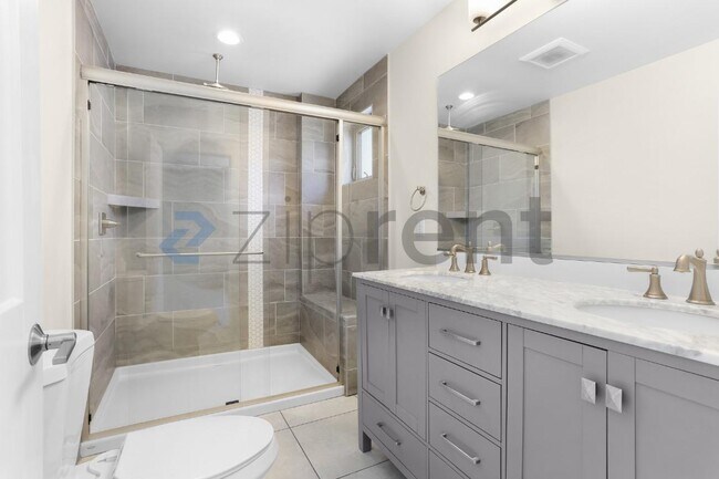 Building Photo - Unit B