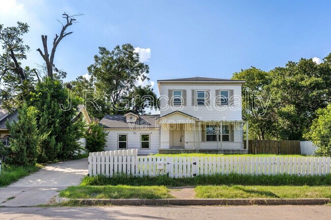 Building Photo - 2317 Maple Ave