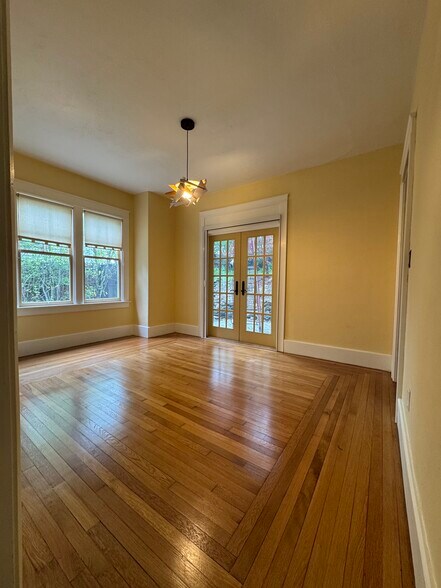 Building Photo - 608 Ackerman Ave