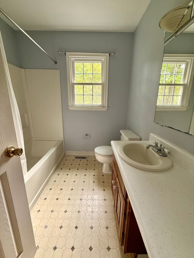 Building Photo - Welcome to Delaplane Manor!!!!
