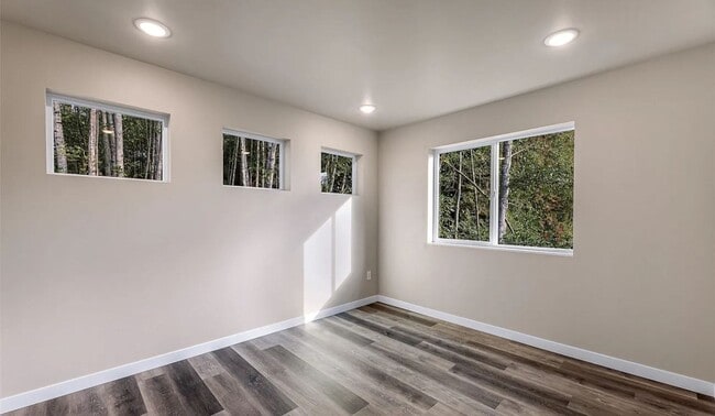 Building Photo - Newer 3 Bedroom, 2.25 Bathroom!