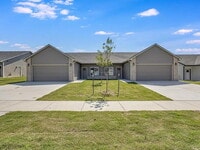 Building Photo - 5242 N Cypress Cir