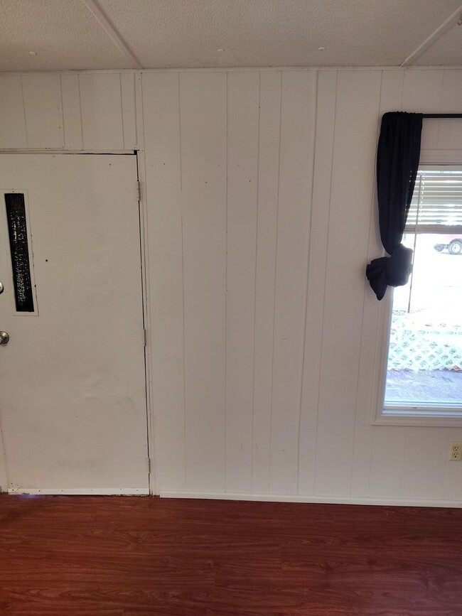 Building Photo - 1819 Green Siding Rd