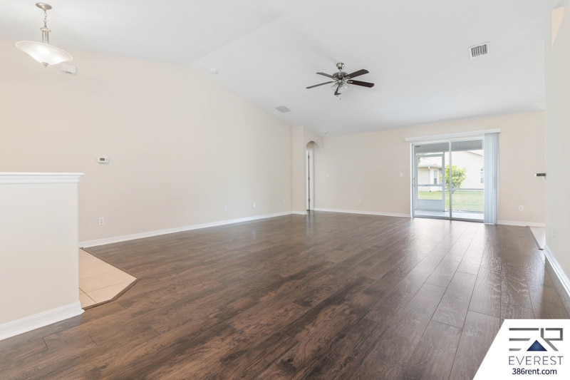 Building Photo - 26 Round Table Ln