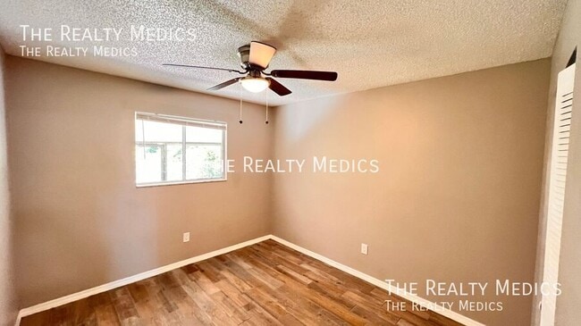 Building Photo - 836 W Rosewood Ln