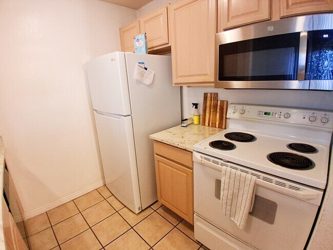 Building Photo - 104 W 1230 N St