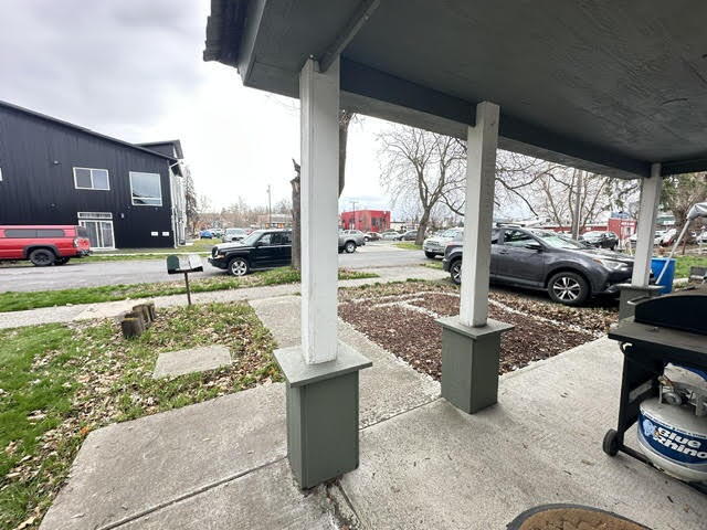 Building Photo - Studio with tiled shower close to downtown, campus, and SEL - Available August 5th