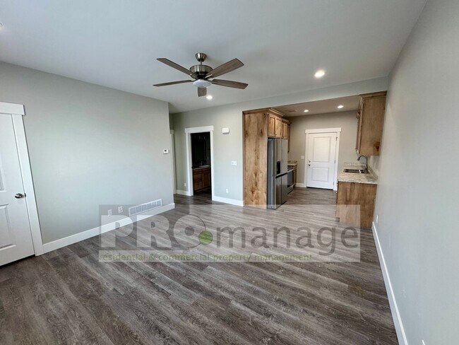 Building Photo - Near New - 2 Bed, 1 Bath Apartment