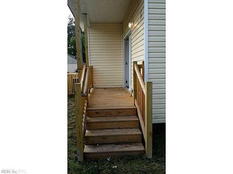 Building Photo - 3214 Bapaume Ave