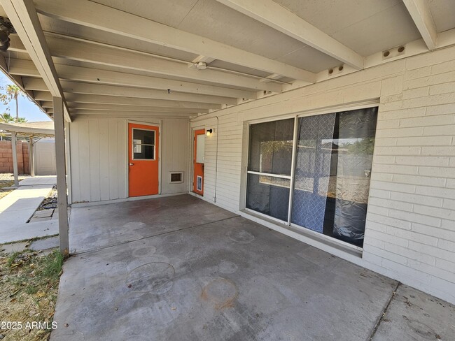 Building Photo - 4521 S Forest Ave