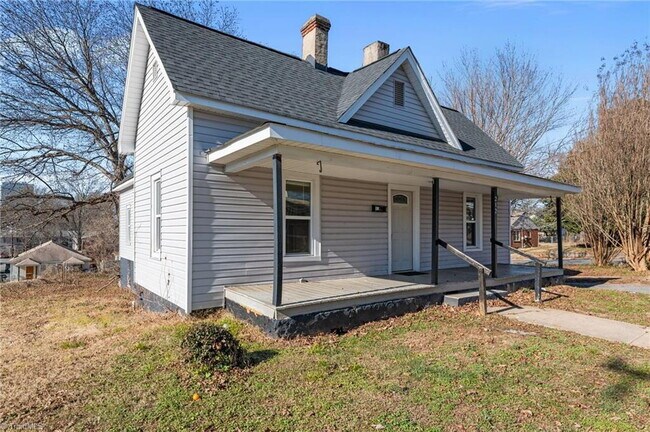 Building Photo - "Charming 4-Bedroom Home in the Heart of Winston-Salem-Pets Welcome Housing Vouchers Accepted!