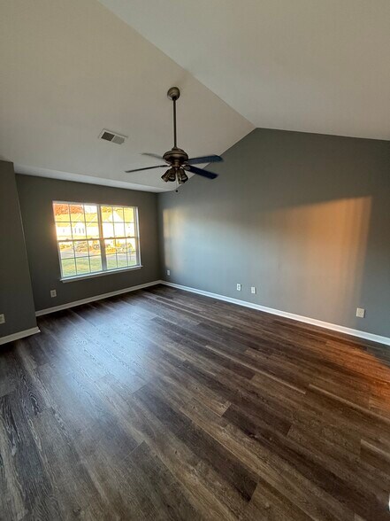 Building Photo - 225 Blue Robin Way