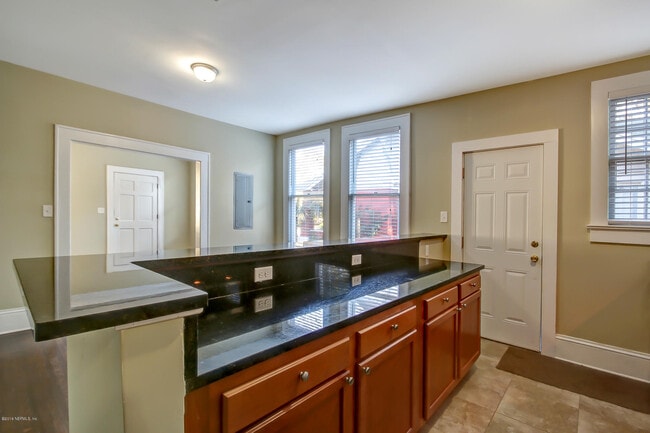 Building Photo - 3868 Herschel St