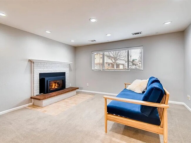 Building Photo - 1403 Lefthand Dr