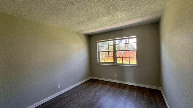 Building Photo - 141 NE 6th Ave