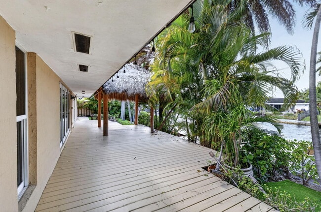 Building Photo - 2213 NE 16th St