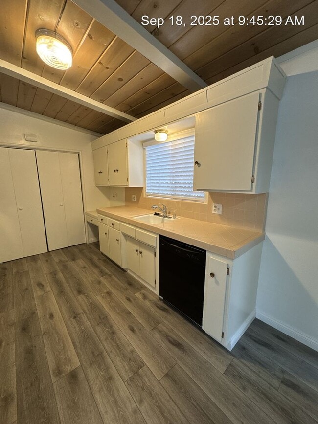 Building Photo - 4076