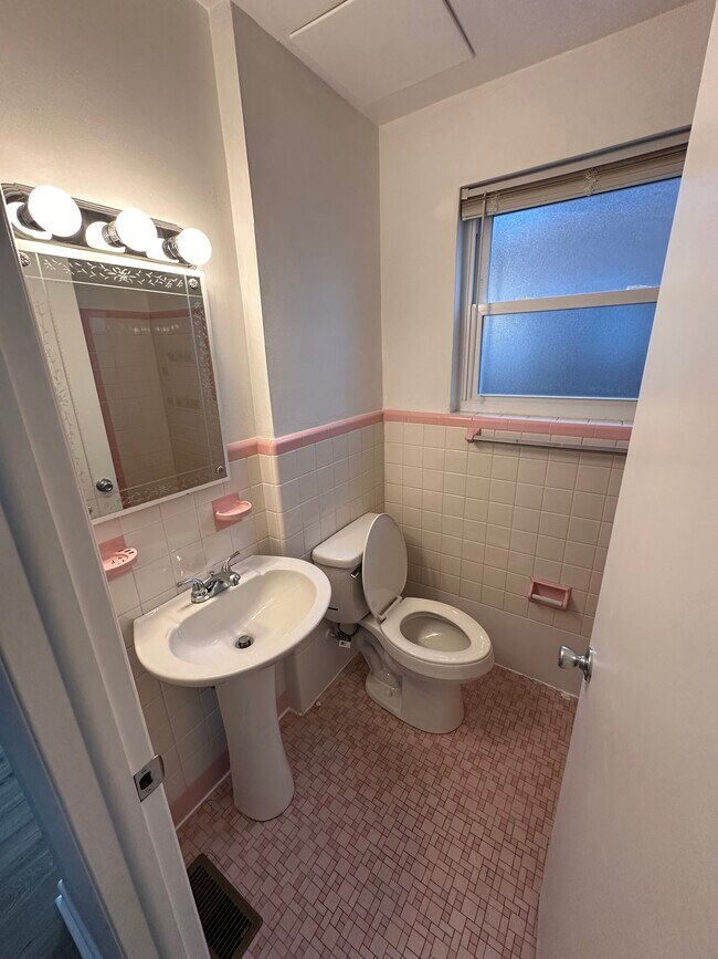 Building Photo - 8124 Ferndale St