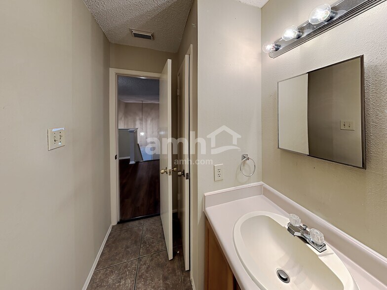 Building Photo - 6678 Snow Meadow Dr