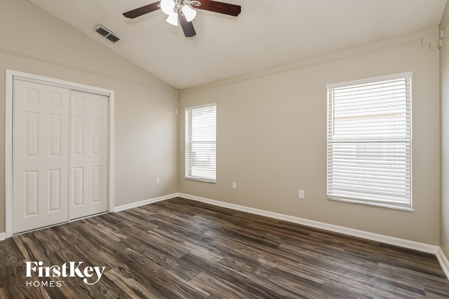 Building Photo - 13071 Chets Creek Dr N