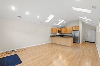Building Photo - 2 bedroom in Chicago IL 60642