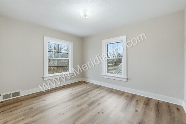Building Photo - 931 Woodview Blvd