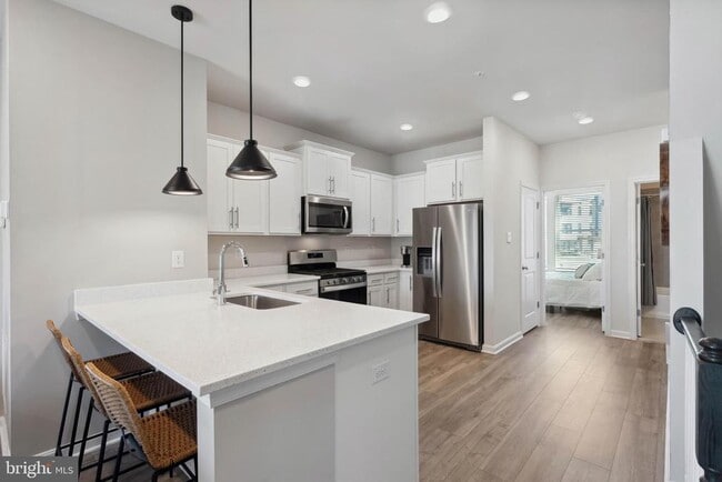 Building Photo - 558 Banquet Ln
