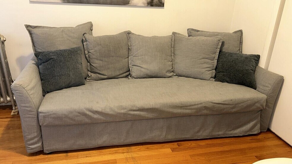 Building Photo - 304e E 95th St