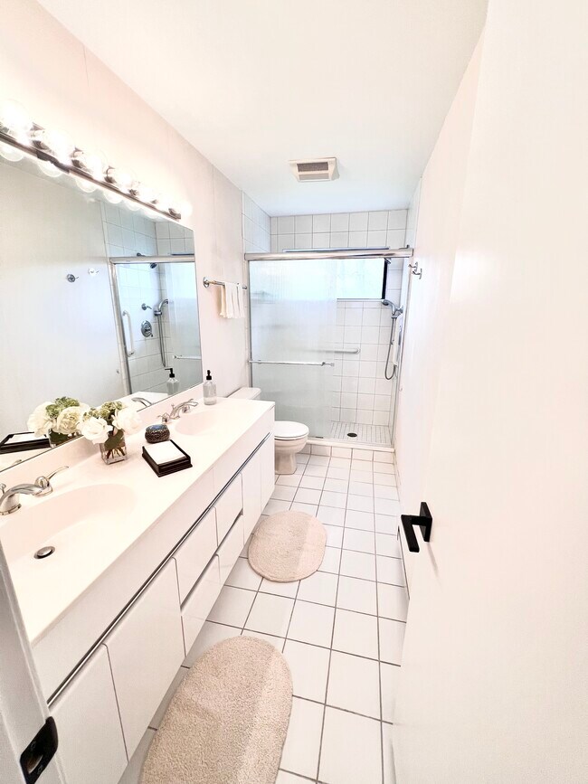 Building Photo - 15 Lantern Cir