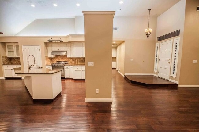 Building Photo - 1838 E Shea Dr