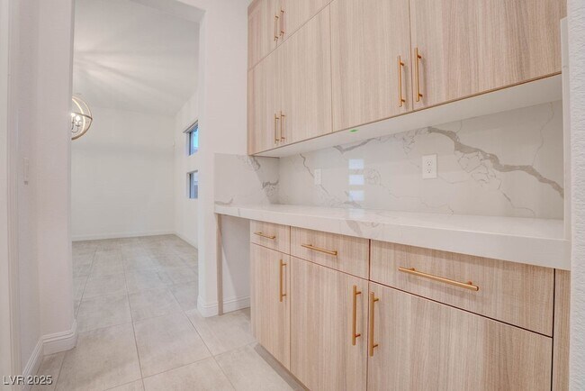 Building Photo - 230 Carmel Sky St