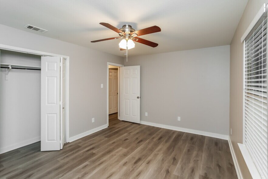 Building Photo - 2500 Briar Forest Dr