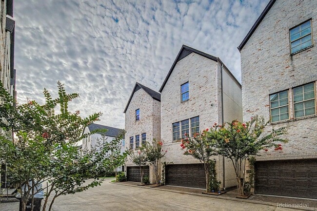 Building Photo - 4009 University Grove St