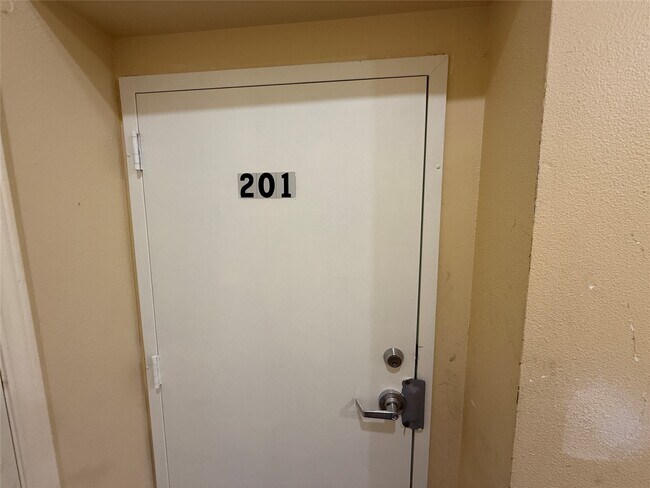 Building Photo - 2724 Crossview Dr