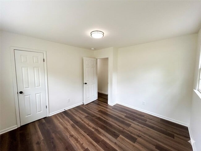 Building Photo - 3022 Hillwood Dr NW
