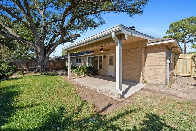 Building Photo - 14115 Bella Dr