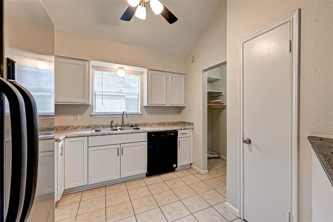 Building Photo - 17435 Glenmorris Dr