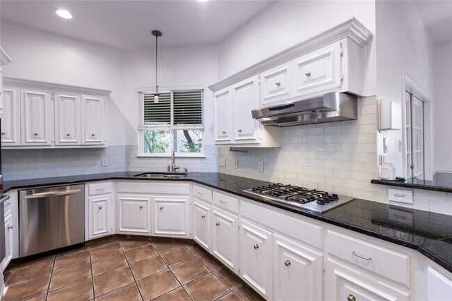 Building Photo - 7203 Desert Rose Cove