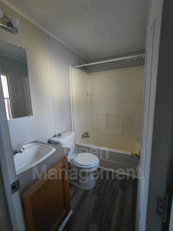 Building Photo - 301 Mantle Ave