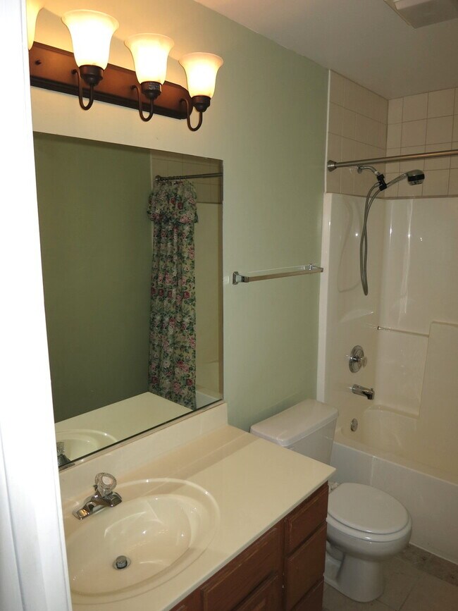 Building Photo - 2039 Tamahawk Ln