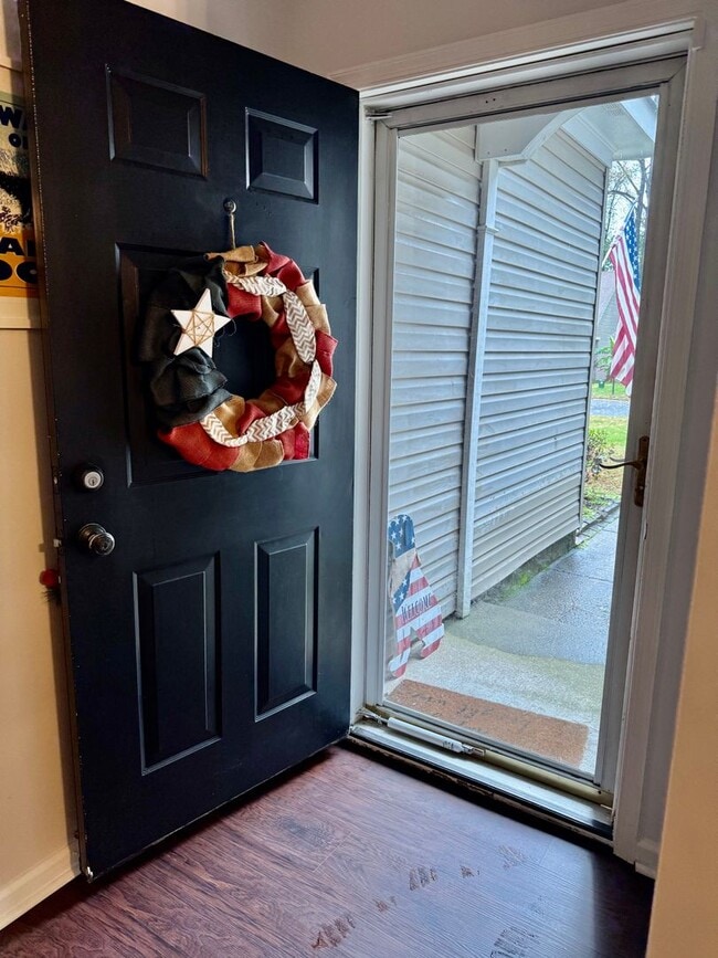 Building Photo - 3BD/2BA Updated Ranch on a Wooded Lot- Two...